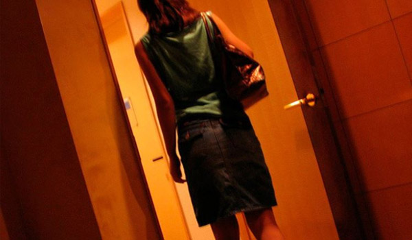 親しくなりすぎた人妻はリリース